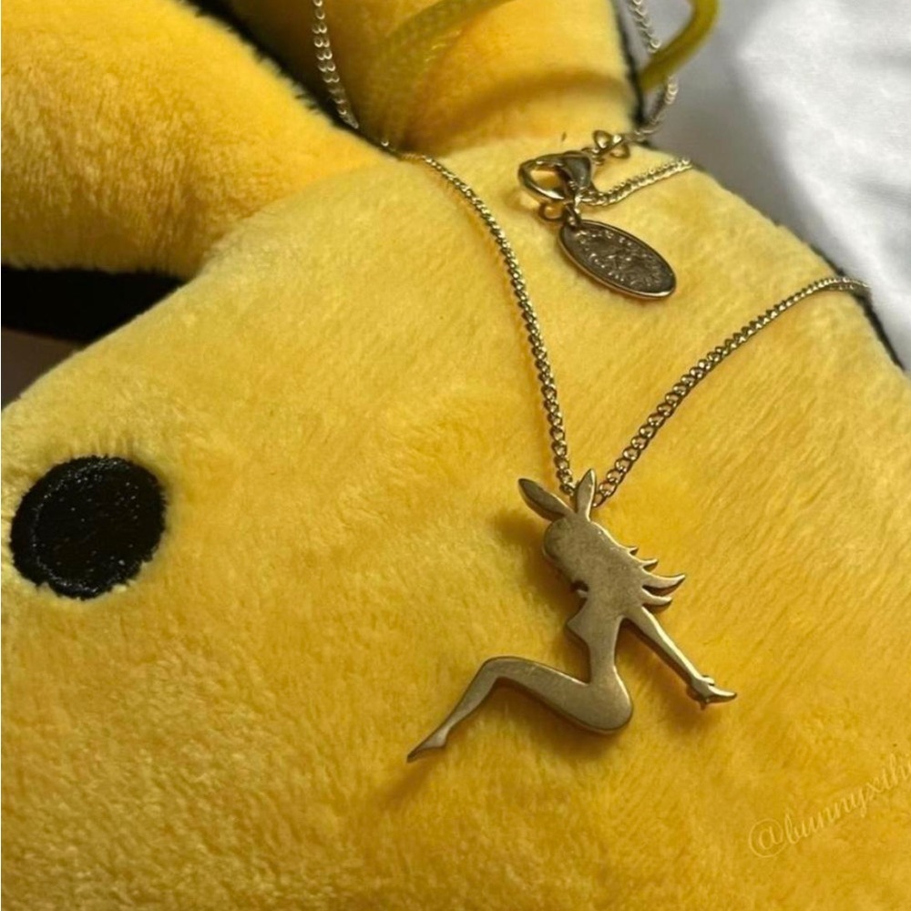 ISO: WTC playboy mudflap girl necklace in GOLD